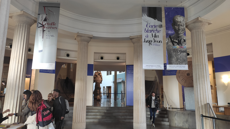 Entrée de l'exposition Etoffe des Rêves au musée Guimet le 14 Décembre 2019 - Crédit photo HCasado