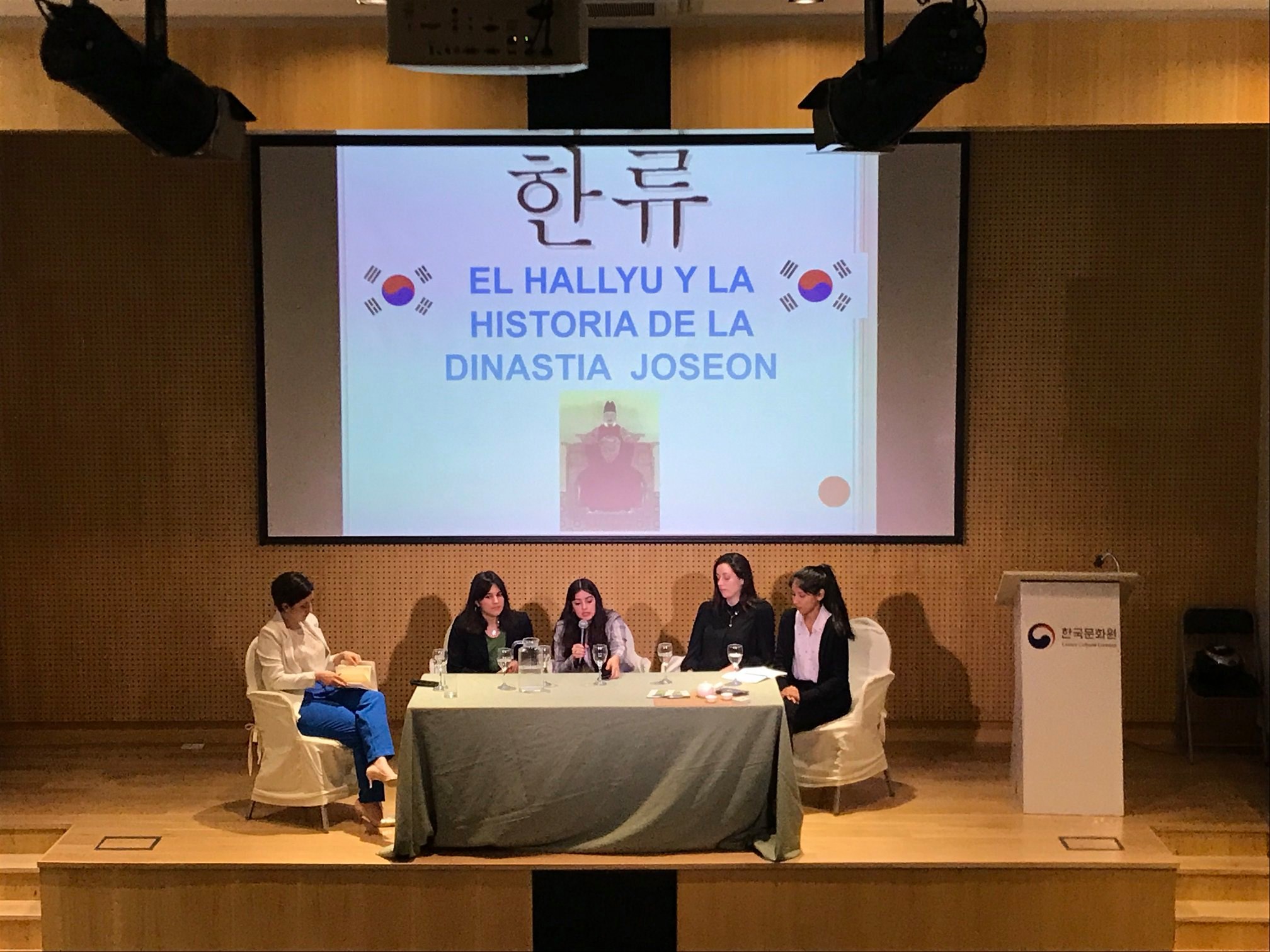 La segunda tanda de exposiciones. De 2º izquierda a derecha: Wanda Romero, Paula Rodriguez, Ivana Freiman y Magalí Herrera.