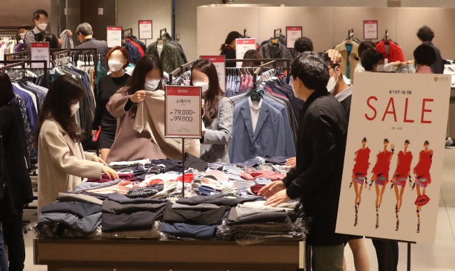 Les grandes soldes nationales se dérouleront entre le 26 juin et le 12 juillet. ⓒ Yonhap News