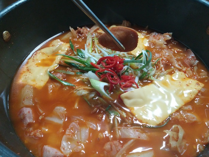 Budae-jjigae, un platillo que se originó en la guerra :  : The  official website of the Republic of Korea