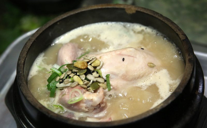 韓国料理「蔘鷄湯」＝コリアネットＤＢ