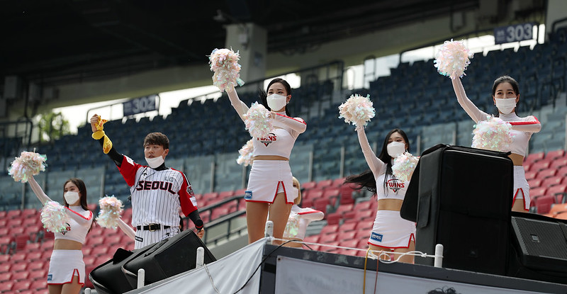 無観客試合でのチアリーダー＝５月１７日、ソウル、コリアネットDB