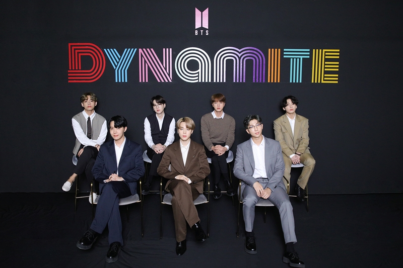 Billboard HOT 100 1位記念会見でのBTSの姿= Big Hit Entertainment