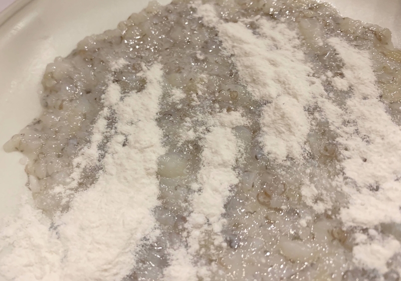 「活タコ」チヂミの材料「小麦粉」＝かわな ゆうこ撮影