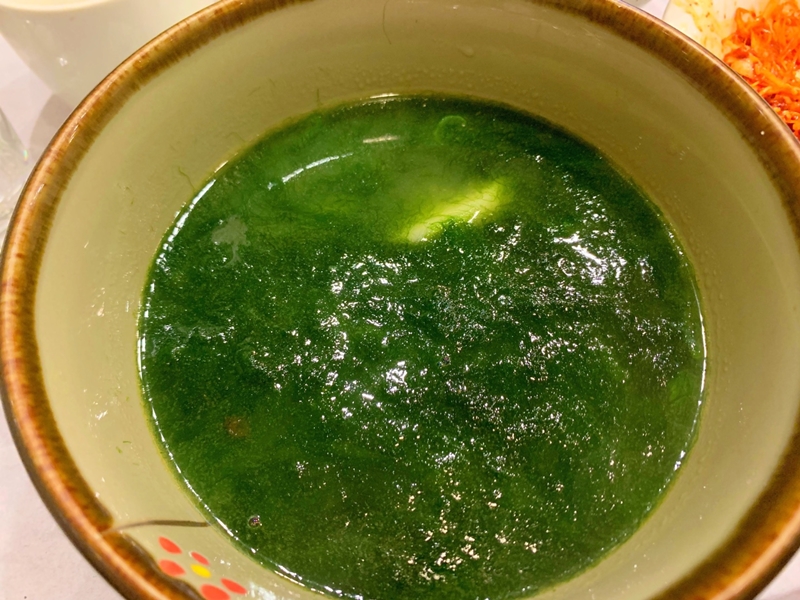 メセンイがたっぷり入ったお餅スープ＝かわな ゆうこ撮影