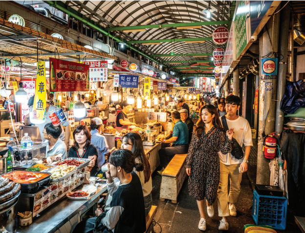 Insa-dong. One of the most popular destinations among foreign tourists in Seoul, the district is packed with antique shops, art galleries, craft workshops, traditional teahouses, restaurants and bars.