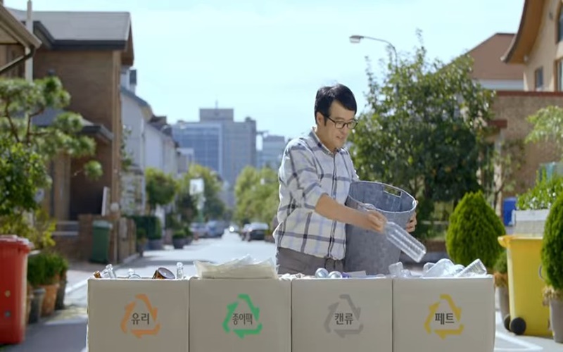  韩国环境部制作的“正确垃圾分类排放方法”视频。图片来源：环境部YouTube频道截图