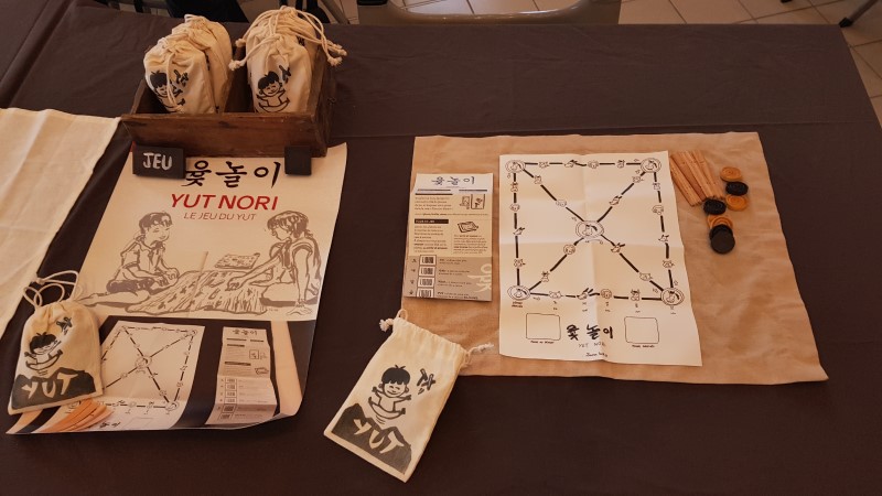 Jeu de Yut Nori réalisation artisanale de Laura (crédit photo Kore@Nantes)