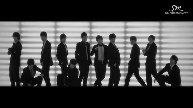 图为韩国男团SUPER JUNIOR的《Sorry Sorry》MV。图片来源：SMTOWN YouTube截图