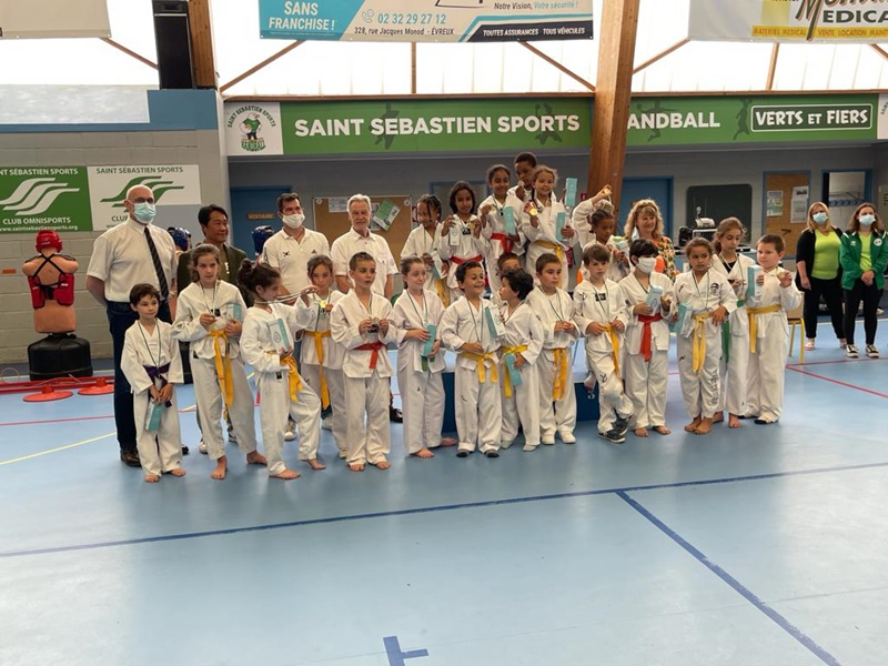 Photo 4 : Les participants au Challenge Taekwondo enfants (crédits photos Club St Seb Morsent)