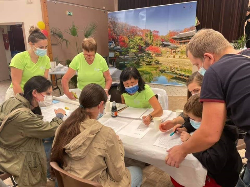 Photo 11 : Atelier Hangeul tenu par Anouchka LETHUILLIER (crédits photos Club St Seb Morsent)