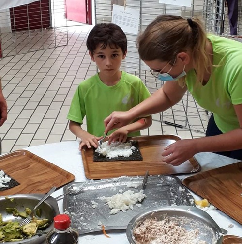 Photo 12 : Atelier Kimbap au stand K-Food (crédits photos Club St Seb Morsent)