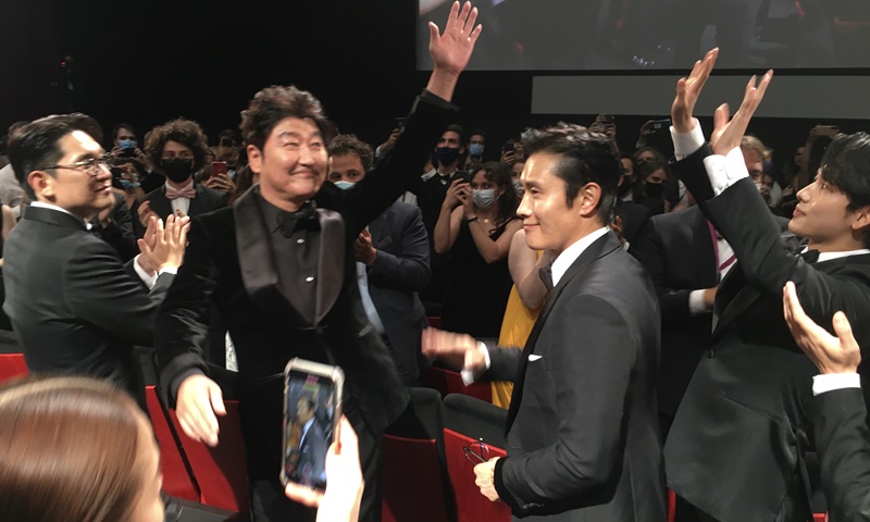 Soirée au Festival de Cannes en présence de Song Kang-ho, Lee Byun-hun, Yim Si-wan, et le réalisateur Han Jae-rim. ⓒ Jésus Castro-Ortega