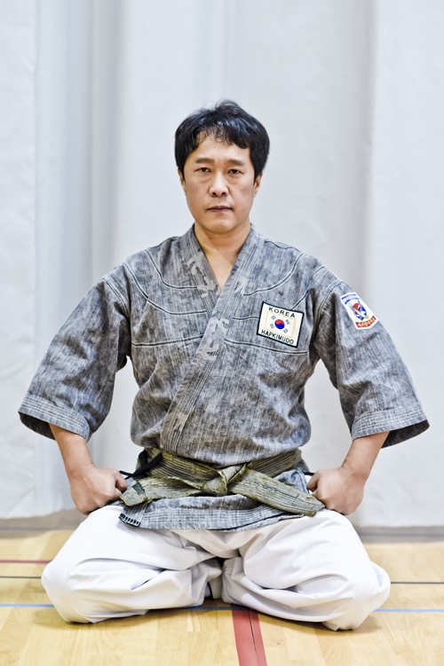 Grand-Maître Kang-Jong LEE ⓒ Kang-Jong LEE