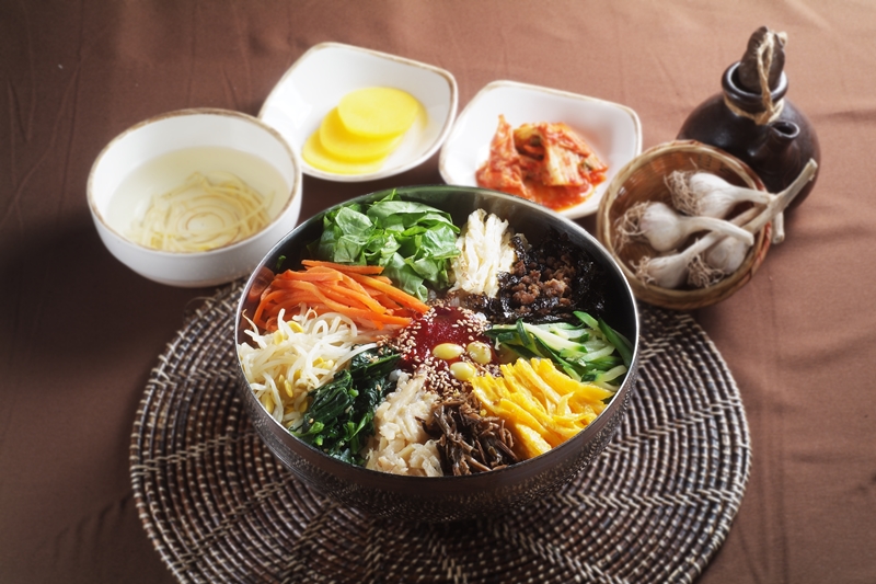 韩国的拌饭。图片来源：iclickart（根据版权法，图片未经允许严禁转载复制）