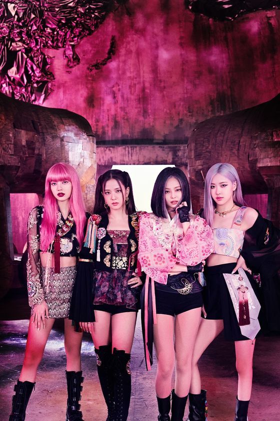 En el video musical de How you like that las cuatro integrantes del grupo hacen uso del Hanbok en una escena en particular. | Entretenimiento YG