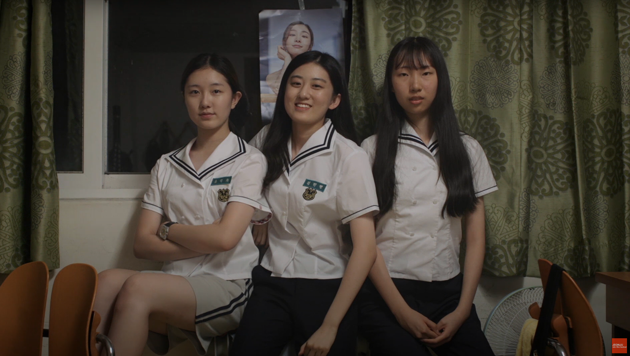 El Report Card de Kim Min-young(2021) es una película sobre mujeres de 20 años en diferentes posiciones. La vida interior de estas mujeres es tratada con humor, honestidad y compasión. | captura de pantalla de canal oficial de JEONJU IFF en YouTube