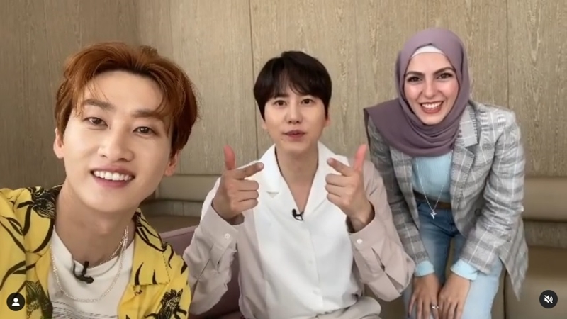 Cô đã có nhiều ấn tượng tốt đẹp về Eunhyuk và Kyuhyun trong quá trình phỏng vấn họ. (Ảnh: Chụp màn hình từ video trên tài khoản Instagram của Radwh Adel)