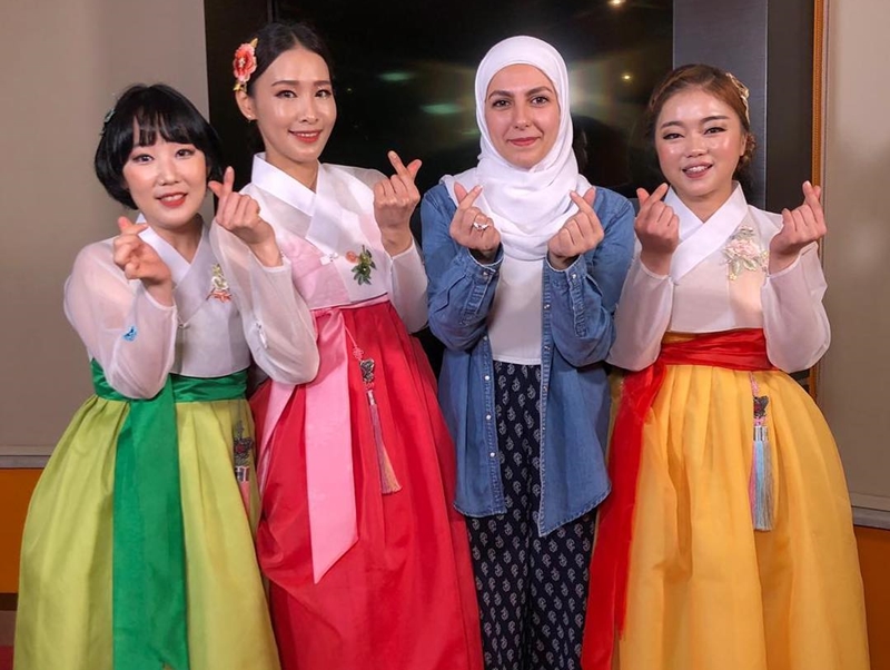 Radwh hi vọng bản thân có thể mang tới nhiều bài báo tuyệt vời gửi đến những người yêu văn hóa Hàn Quốc trong các kế hoạch tiếp theo của cô. (Ảnh: Tài khoản Instagram của Radwh Adel)