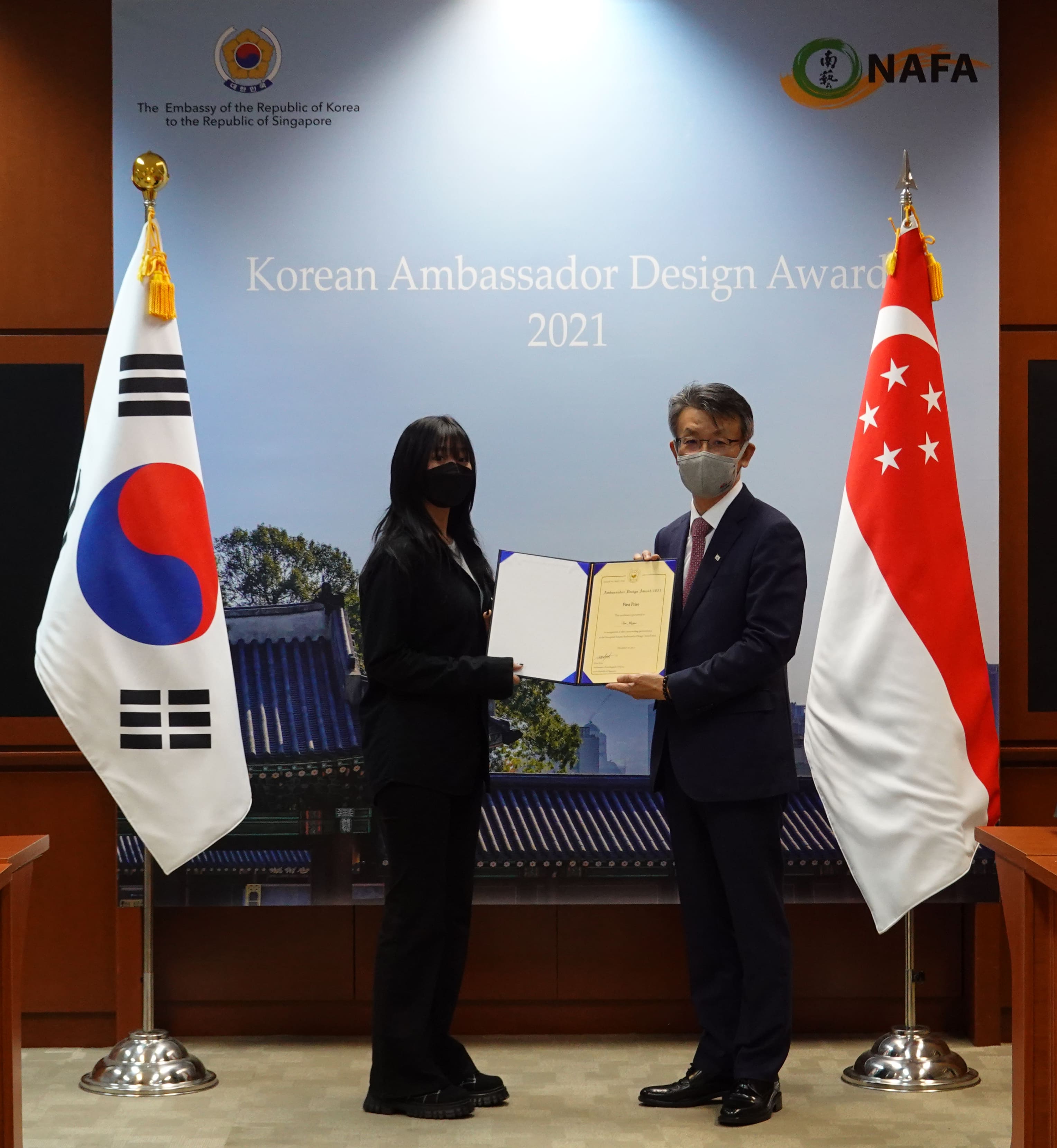 1st place winner Ms Tan Megan and Korean Ambassador Choi Hoon