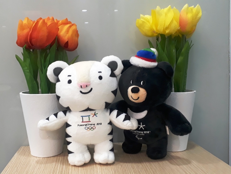 Bạch Hổ Soohorang và Gấu đen Bandabi là hai linh vật của Thế vận hội mùa đông Pyeongchang năm 2018. (Ảnh: Bùi Thái Hường) 