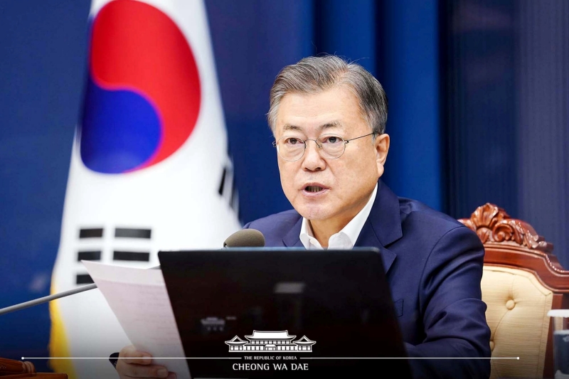 President Moon Jae-in on April 5 speaks at his 15th Cabinet meeting hosted by the Presidential Secretariat building of Yeomingwan at Cheong Wa Dae. (Cheong Wa Dae's Facebook page)