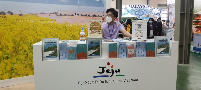 Gian hàng của cục Xúc tiến du lịch Jeju tại Việt Nam. (Ảnh: Bùi Thái Hường)
