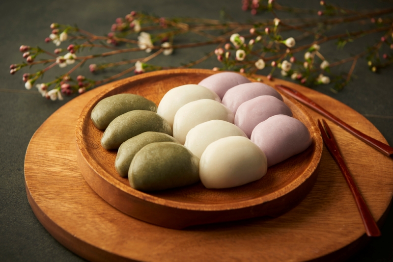 Đối với tục tặng bánh, đa phần người Hàn sẽ lựa chọn các loại bánh gạo ngọt (đôi khi có thể mix cùng nhiều loại bánh khác) làm quà biếu hàng xóm như cách thể hiện lòng trân trọng nhưng vẫn mang tính truyền thống rất tinh tế. (Ảnh: iclickart)