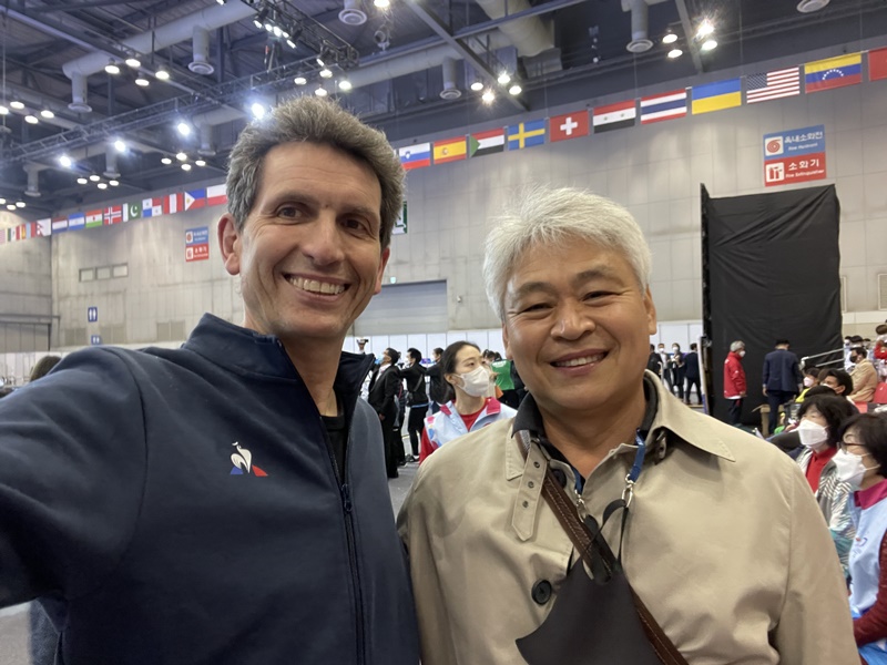Daniel Formichi avec un Maître de Taekwondo qui a travaillé en France ⓒ Daniel Formichi