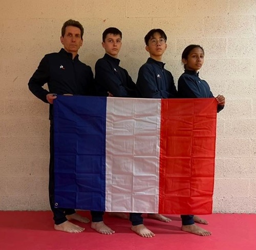 Daniel Formichi et les jeunes athlètes sélectionnés, du club Montpellier Taekwondo. ⓒ Daniel Formichi