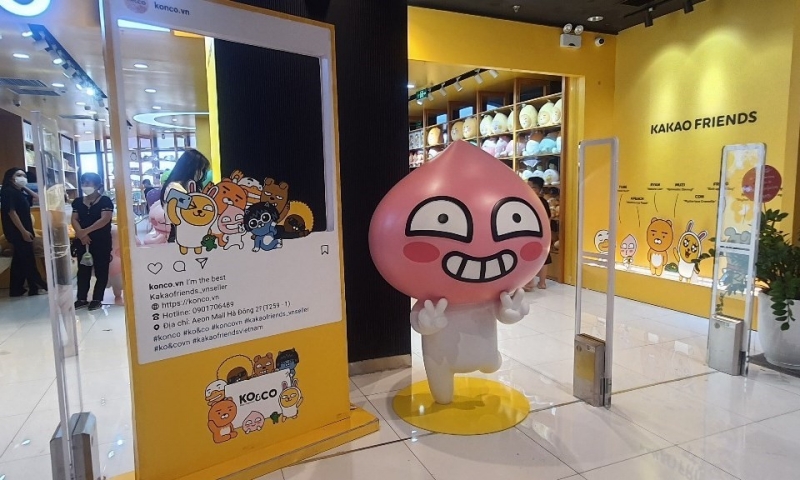Ko&Co trực thuộc Công ty TNHH Diossoft, là đơn vị phân phối độc quyền chính hãng thương hiệu Kakao Friends. Ko&Co đã có mặt tại tầng 2 siêu thị Aeon Mall, Hà Đông, Hà Nội. (Ảnh: Bùi Thái Hường)