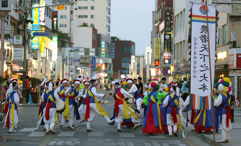 5月30日至6月6日，在江原道江陵市南大川一带进行江陵端午祭活动。图片来源：韩宣网DB5月30日至6月6日，在江原道江陵市南大川一带进行江陵端午祭活动。图片来源：韩宣网DB5月30日至6月6日，在江原道江陵市南大川一带进行江陵端午祭活动。图片来源：韩宣网DB5月30日至6月6日，在江原道江陵市南大川一带进行江陵端午祭活动。图片来源：韩宣网DB5月30日至6月6日，在江原道江陵市南大川一带进行江陵端午祭活动。图片来源：韩宣网DB5月30日至6月6日，在江原道江陵市南大川一带进行江陵端午祭活动。图片来源：韩宣网DB