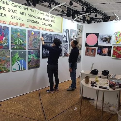 Le stand des artistes Caroussel du Louvre pr굋aration@Kim Suan