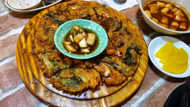 Bánh hành hải sản tại “Ngõ bánh hành Hoegi-dong”. (Ảnh: Phạm Thị Bích Nguyệt)