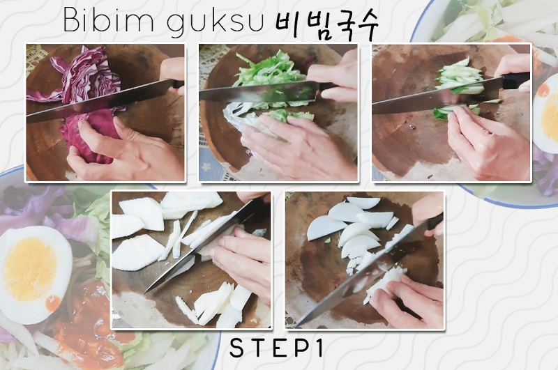 Cắt nhỏ các loại rau dùng trong món Bibim guksu, sau đó bỏ chúng vào ngăn mát tủ lạnh (Ảnh: Vũ Đỗ Hải Hà)
