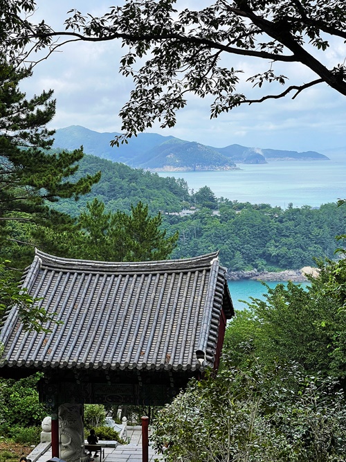 丽水市位于南海岸中央的丽水半岛,东侧与庆尚南道南海郡隔海接壤,西侧与顺天湾相邻，北侧与顺天市相接。韩宣网名誉记者赵国淞 摄