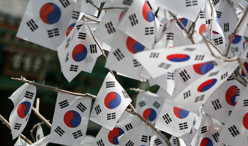 Photo N°1 : National Liberation Day of Korea. Le drapeau national coréen Taegeukgi .Seoul (crédits photos : Korea Culture and Information Service ,Ministry of Culture, Sports and Tourism / Jeon Han)