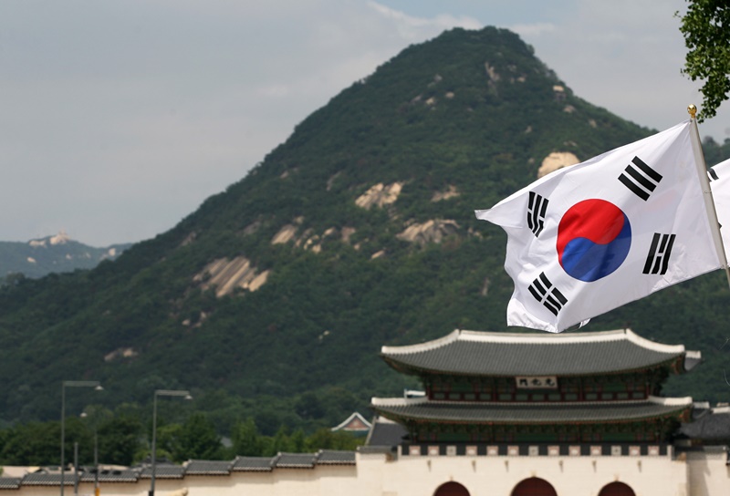 N° 2 : National Liberation Day of Korea. Le drapeau national coréen Taegeukgi .Seoul (crédits photos : Korea Culture and Information Service ,Ministry of Culture, Sports and Tourism / Jeon Han)