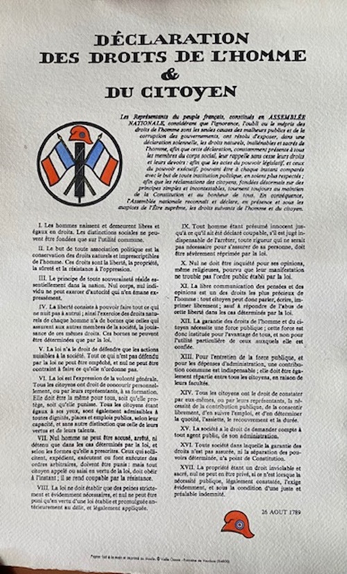 Photo N°4 : La Déclaration des Droits de l’Homme et du Citoyen imprimée sur du papier fait-main, au Moulin Vallis Clausa de Fontaine de Vaucluse . Collection personnelle Danielle TARTARUGA)