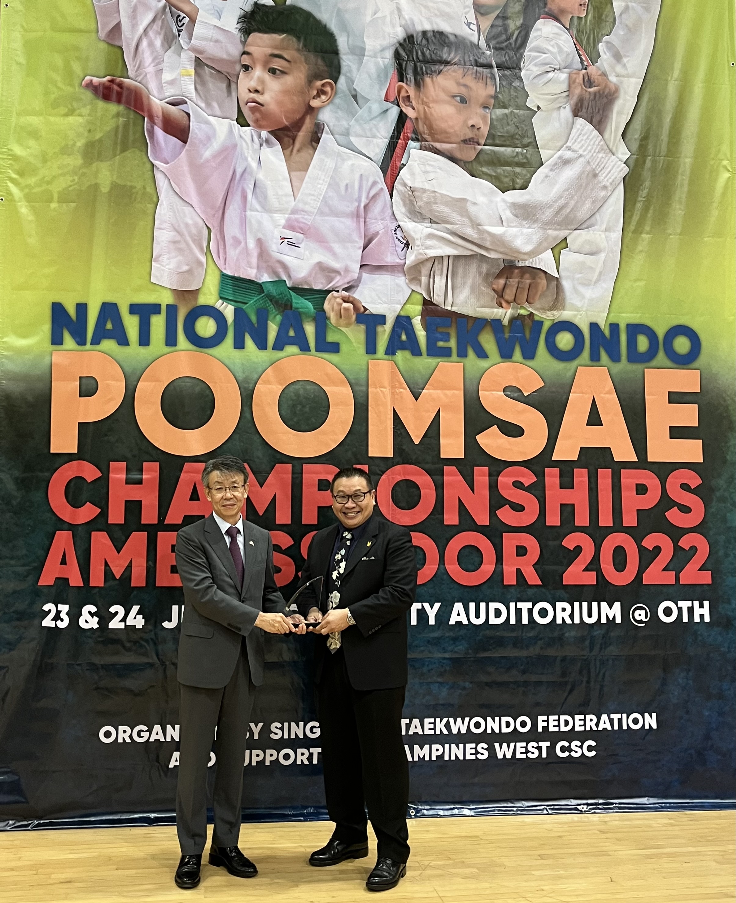 Presentation of plaque of appreciation (from the left; Ambassador Choi Hoon, Mr David Koh, Acting President for the Singapore Taekwondo Federation)
