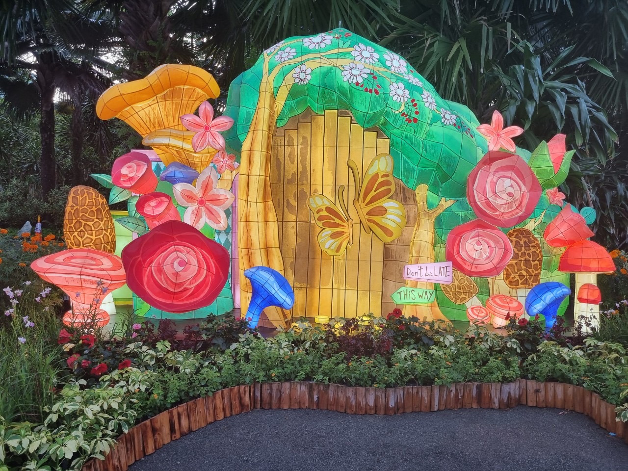 The Secret Door (The lantern set is presented by the Embassy of Republic of Korea to the Republic of Singapore in cooperation with Seoul Tourism Organization)