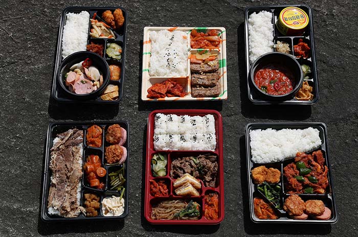 ▲ 图为便利店GS25、CU、7-Eleven的韩食盒饭。图片来源：韩宣网DB