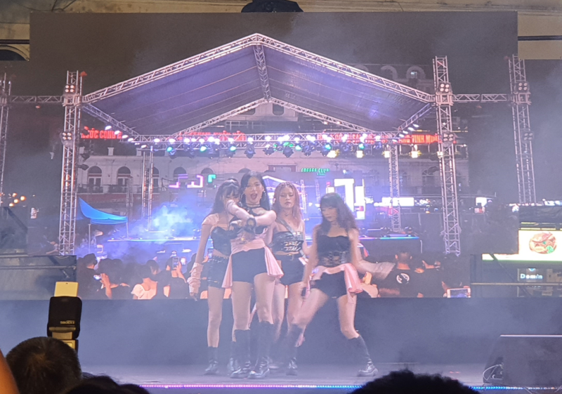Nhóm nhảy The A-Code nhảy cover ca khúc đang gây hit hiện nay của BLACKPINK - Pink Venom. (Ảnh: Bùi Thái Hường)