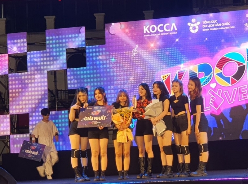 Màn Mashup Lion + Fire khuấy động khán giả cùng với chất giọng khỏe khắn và sự tự tin của thí sinh Huỳnh Thị Mỹ Loan đã giúp cô giành được giải Nhất của cuộc thi với giải thường 20,000,000 đồng. (Ảnh: Bùi Thái Hường)