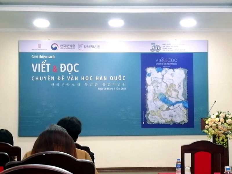 Sự kiện quy tụ dàn khách mời có tiếng trong lĩnh vực văn học Việt Nam. (Ảnh: Lưu Thị Thu Loan)