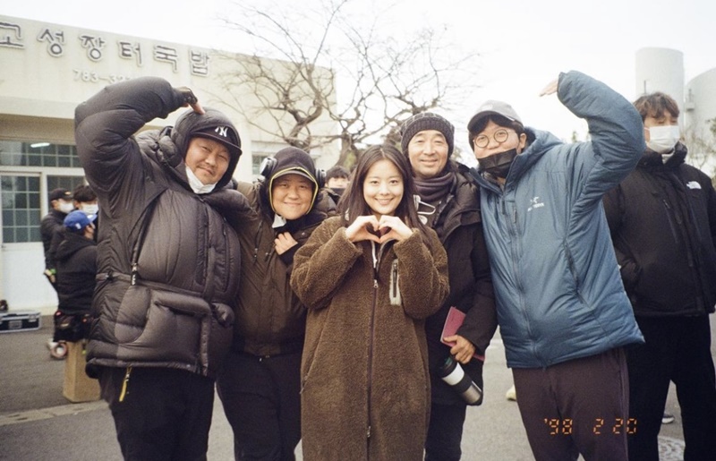 Lee So-Byeol avec l'e%U0301quipe technique_in
