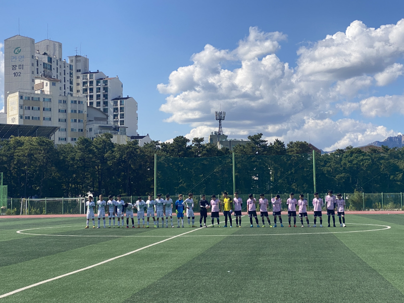 Trận thi đấu bóng đá giữa VN Jeonbuk FC và đội Myongji FC. (Ảnh: Nguyễn Ngọc Quang)