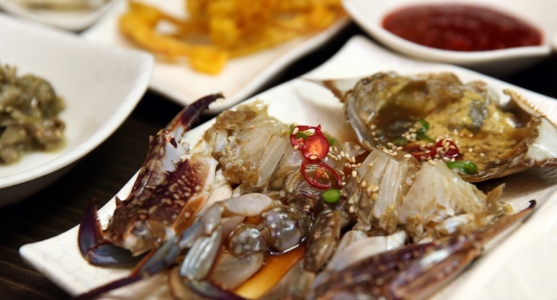 Ghẹ ngâm tương kết hợp với cơm trắng chính là combo “đỉnh của chóp” bạn nhất định nên thử. (Ảnh: Jeon Han/ Korea.net)