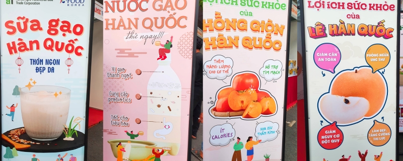 Hàng loạt sản phẩm K-food với nhiều công dụng tốt hỗ trợ sức khỏe dễ dàng được tiếp cận gần hơn tới người tiêu dùng nhờ quảng bá tại “Ngày hội văn hóa hữu nghị Việt – Hàn”. (Ảnh: Vũ Đỗ Hải Hà)