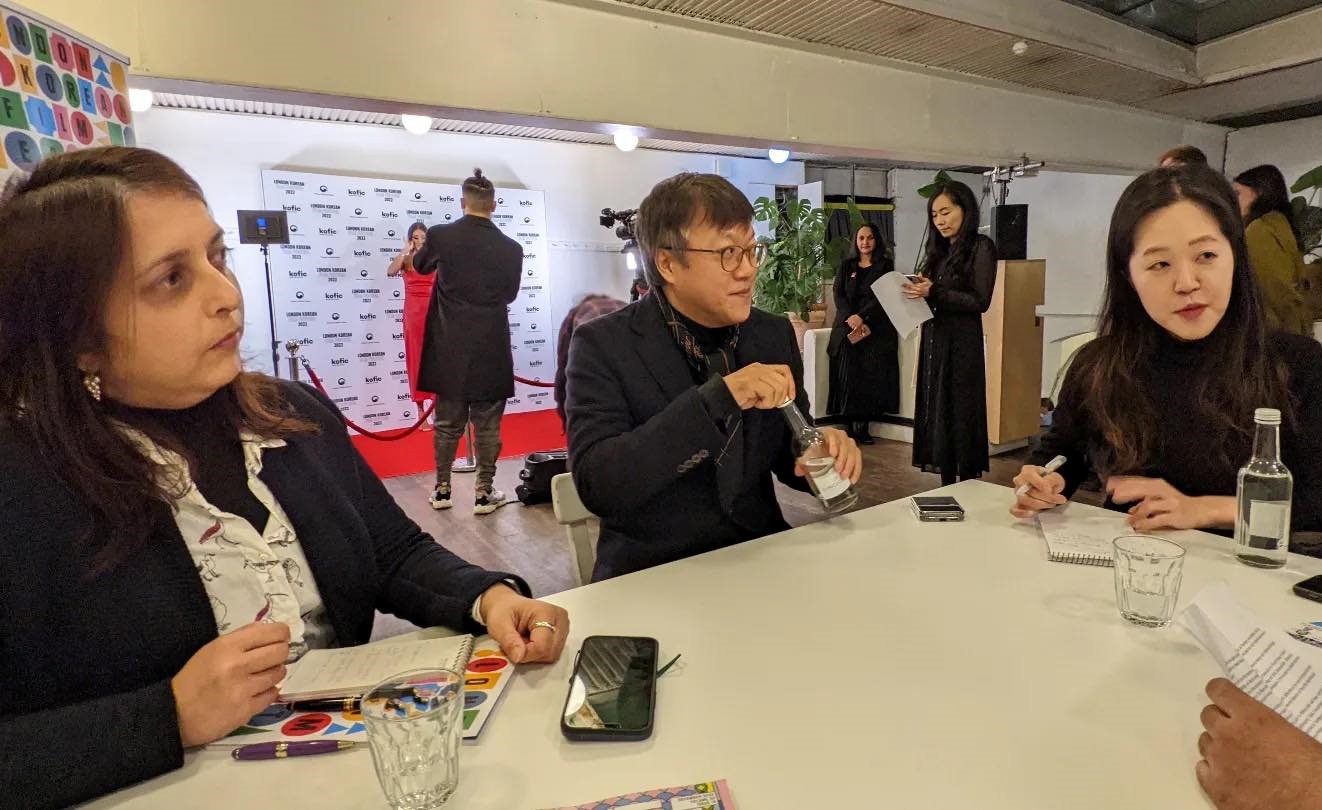 Three journalists including me had a private interview session with director Choi at the festival. 